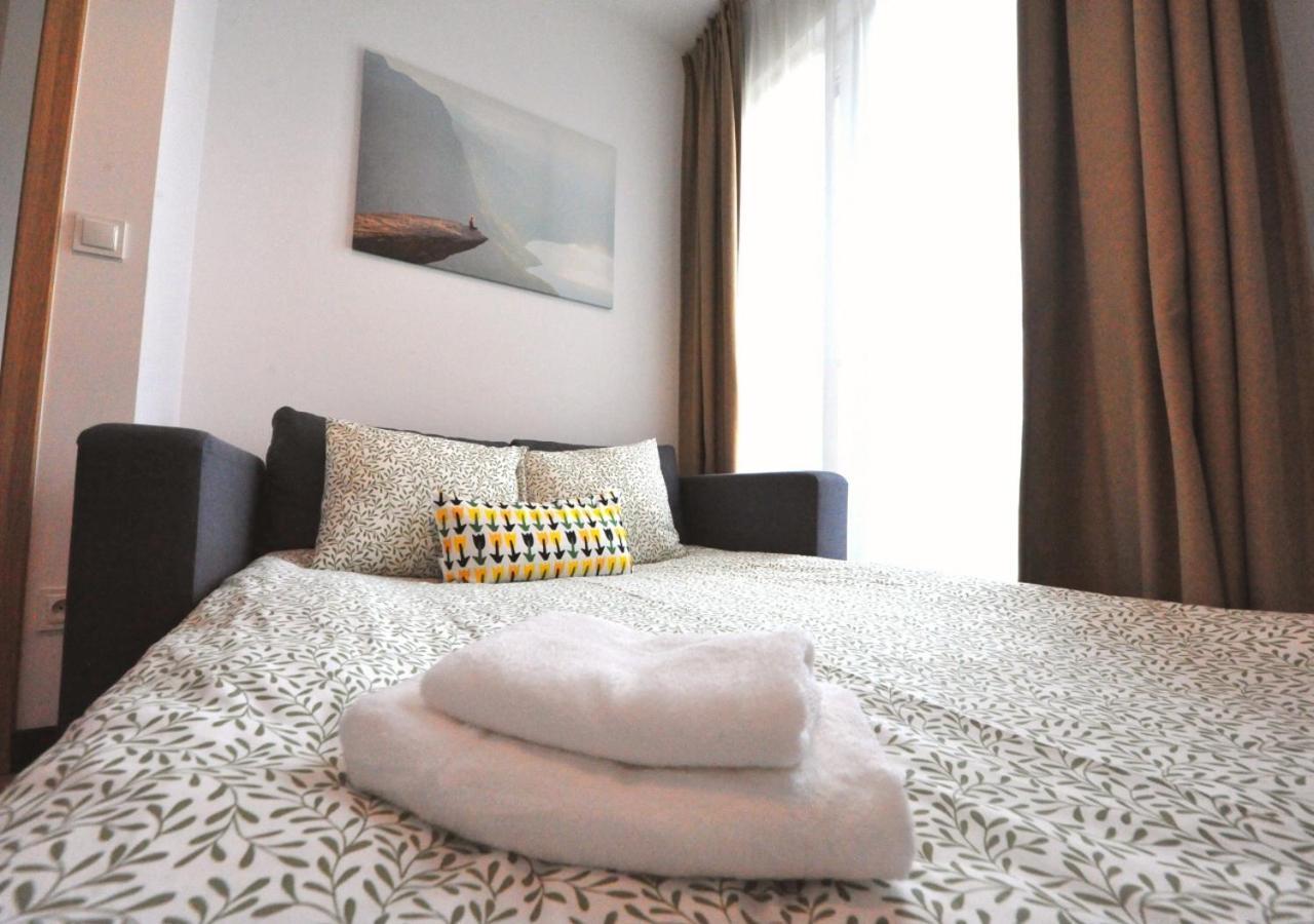 Bk Aparthotel Praga - National Stadium - Comfortable Apartment For 4 People Варшава Екстериор снимка